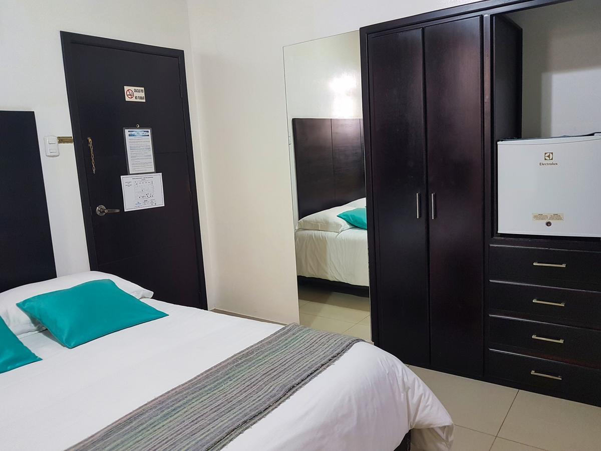 Hostal Blue Pacific Manta Exterior foto